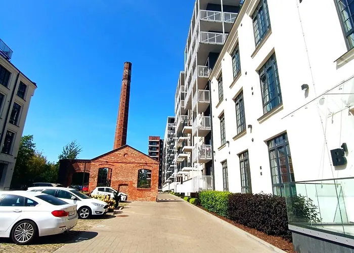 Alfahome Obok Manufaktury Drewnowska * Łódź